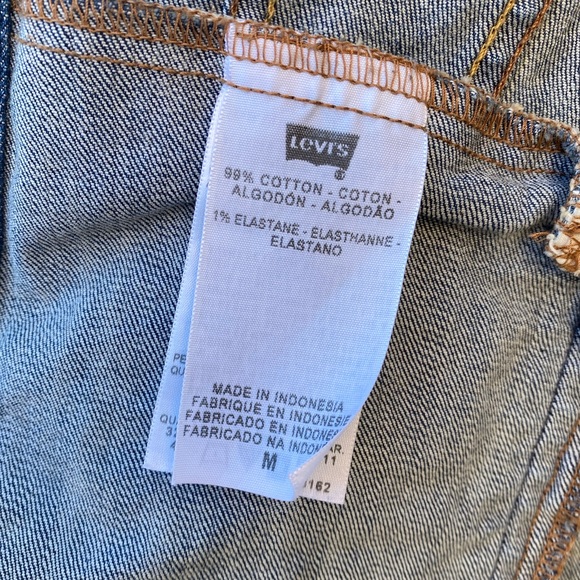 Sale ☀️ Levi’s Women Classic Denim Jacket. Medium Wash. Size: Medium. - Picture 6 of 7